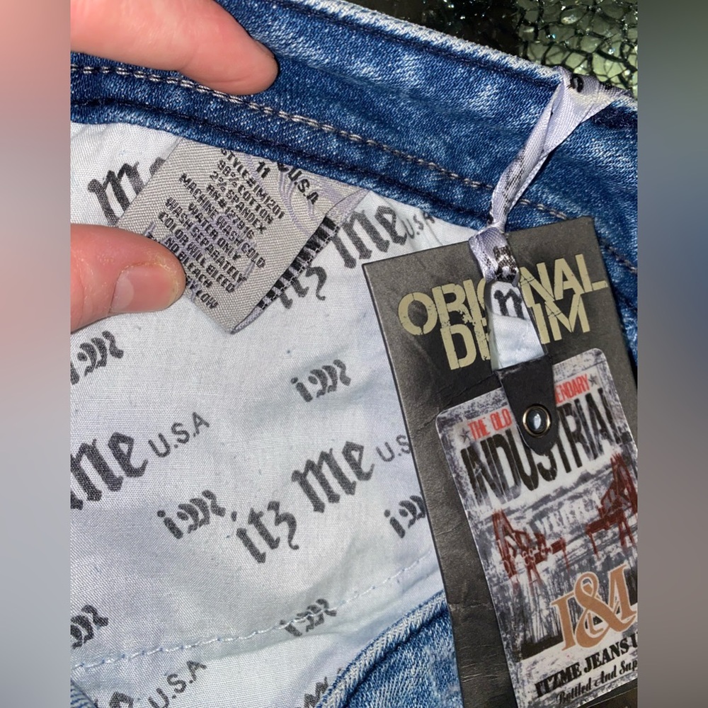 Woman’s jeans with bling detailing - Picture 8 of 11